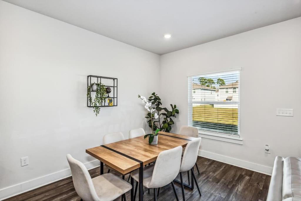 Luxury Townhome Near Downtown And Pensacola Beach Bagian luar foto