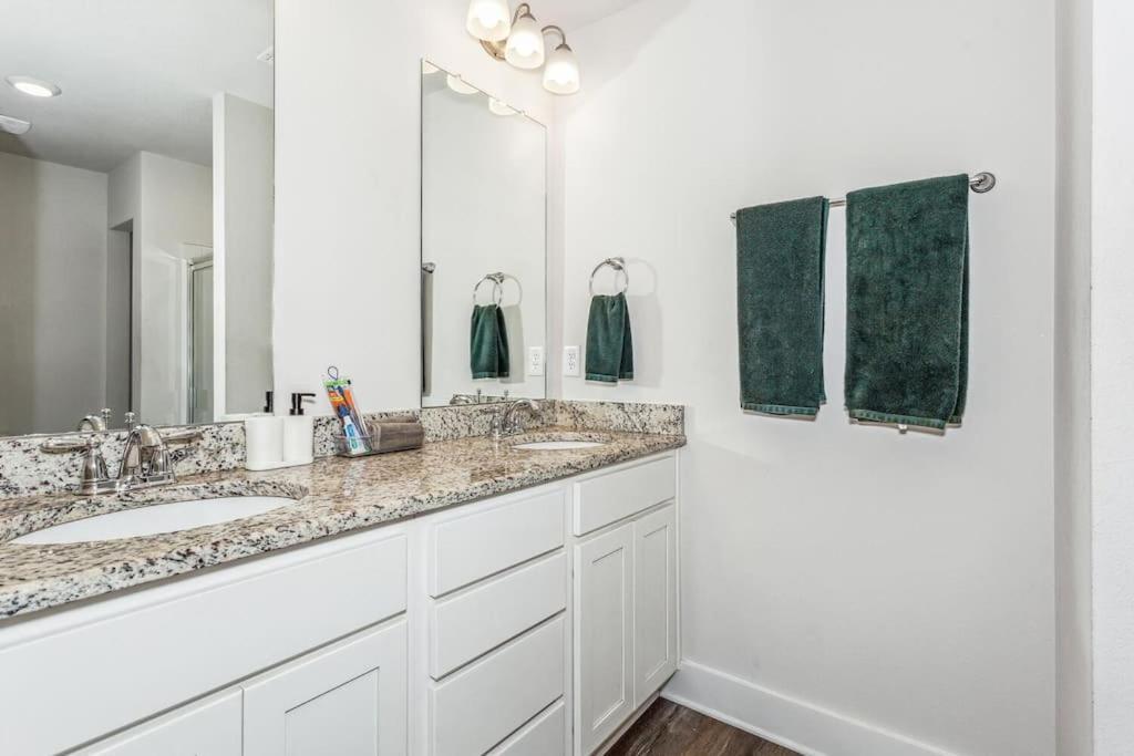 Luxury Townhome Near Downtown And Pensacola Beach Bagian luar foto